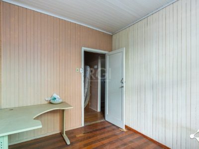 Casa à venda com 180m², 3 quartos, 3 vagas no bairro Partenon em Porto Alegre - Foto 13