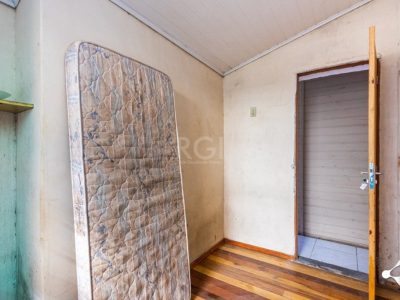 Casa à venda com 180m², 3 quartos, 3 vagas no bairro Partenon em Porto Alegre - Foto 17