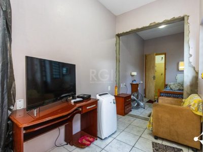 Casa à venda com 180m², 3 quartos, 3 vagas no bairro Partenon em Porto Alegre - Foto 30