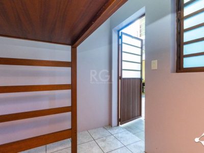 Casa à venda com 180m², 3 quartos, 3 vagas no bairro Partenon em Porto Alegre - Foto 45