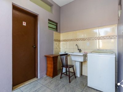 Casa à venda com 180m², 3 quartos, 3 vagas no bairro Partenon em Porto Alegre - Foto 48