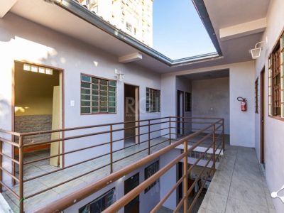 Casa à venda com 180m², 3 quartos, 3 vagas no bairro Partenon em Porto Alegre - Foto 53