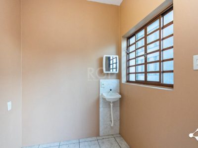 Casa à venda com 180m², 3 quartos, 3 vagas no bairro Partenon em Porto Alegre - Foto 58