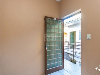 Casa à venda com 180m², 3 quartos, 3 vagas no bairro Partenon em Porto Alegre - Foto 71