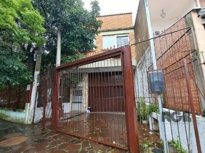 Casa à venda com 190m², 3 quartos, 4 vagas no bairro São Geraldo em Porto Alegre - Foto 2