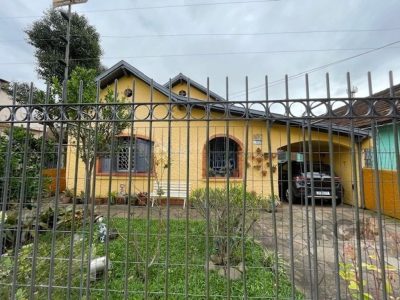 Casa à venda com 265m², 4 quartos, 1 suíte, 3 vagas no bairro Santa Tereza em Porto Alegre - Foto 2