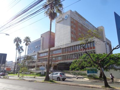 Casa à venda com 500m², 6 quartos, 1 suíte, 8 vagas no bairro Menino Deus em Porto Alegre - Foto 34