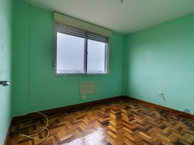 Apartamento à venda com 77m², 2 quartos, 1 vaga no bairro Medianeira em Porto Alegre - Foto 4