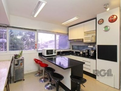 Casa à venda com 283m², 3 quartos, 1 suíte, 4 vagas no bairro Tristeza em Porto Alegre - Foto 20