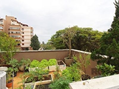 Casa à venda com 283m², 3 quartos, 1 suíte, 4 vagas no bairro Tristeza em Porto Alegre - Foto 42