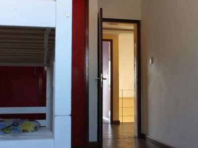 Casa à venda com 255m², 4 quartos, 1 suíte, 2 vagas no bairro Tristeza em Porto Alegre - Foto 3