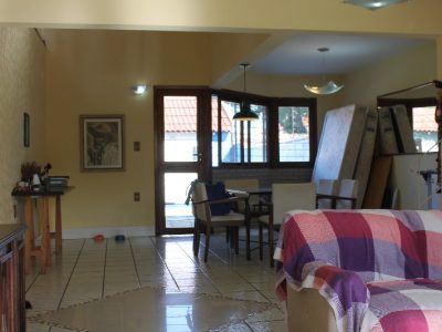 Casa à venda com 255m², 4 quartos, 1 suíte, 2 vagas no bairro Tristeza em Porto Alegre - Foto 9