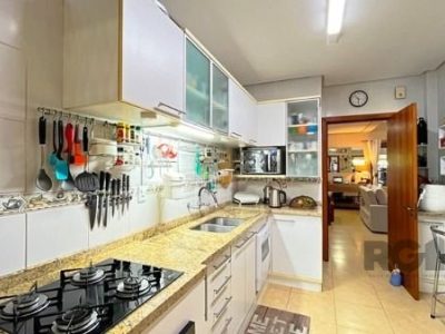 Casa à venda com 274m², 3 quartos, 1 suíte, 2 vagas no bairro Ipanema em Porto Alegre - Foto 19