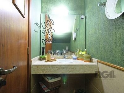 Casa à venda com 274m², 3 quartos, 1 suíte, 2 vagas no bairro Ipanema em Porto Alegre - Foto 14