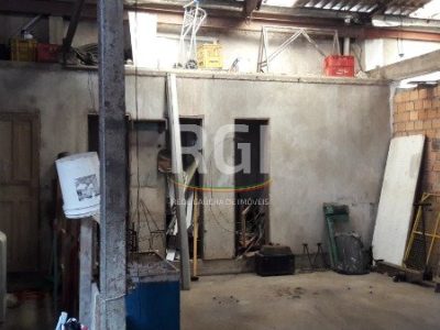 Casa à venda com 500m², 3 quartos, 6 vagas no bairro Tristeza em Porto Alegre - Foto 2