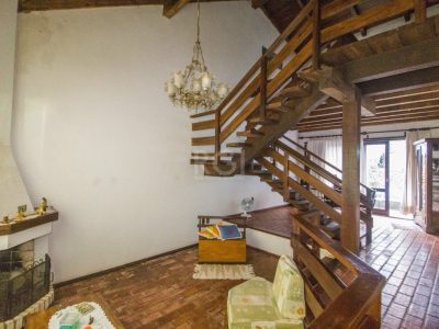 Casa à venda com 218m², 3 quartos, 1 suíte, 2 vagas no bairro Ipanema em Porto Alegre - Foto 2