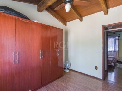 Casa à venda com 218m², 3 quartos, 1 suíte, 2 vagas no bairro Ipanema em Porto Alegre - Foto 18