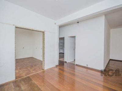 Casa à venda com 250m², 4 quartos, 1 suíte, 8 vagas no bairro Passo d'Areia em Porto Alegre - Foto 3