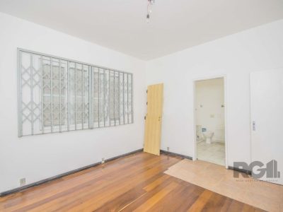 Casa à venda com 250m², 4 quartos, 1 suíte, 8 vagas no bairro Passo d'Areia em Porto Alegre - Foto 6