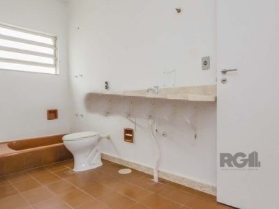 Casa à venda com 250m², 4 quartos, 1 suíte, 8 vagas no bairro Passo d'Areia em Porto Alegre - Foto 16