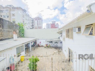 Casa à venda com 250m², 4 quartos, 1 suíte, 8 vagas no bairro Passo d'Areia em Porto Alegre - Foto 17