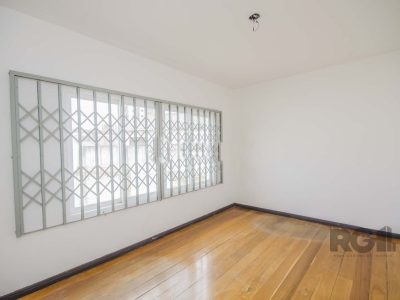 Casa à venda com 250m², 4 quartos, 1 suíte, 8 vagas no bairro Passo d'Areia em Porto Alegre - Foto 18