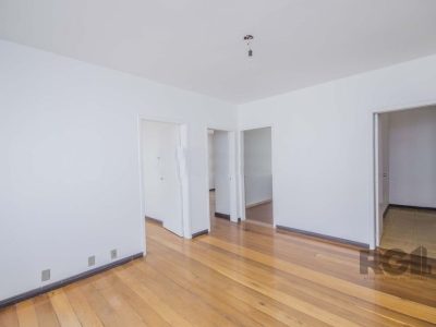 Casa à venda com 250m², 4 quartos, 1 suíte, 8 vagas no bairro Passo d'Areia em Porto Alegre - Foto 19