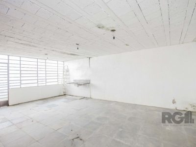 Casa à venda com 250m², 4 quartos, 1 suíte, 8 vagas no bairro Passo d'Areia em Porto Alegre - Foto 21