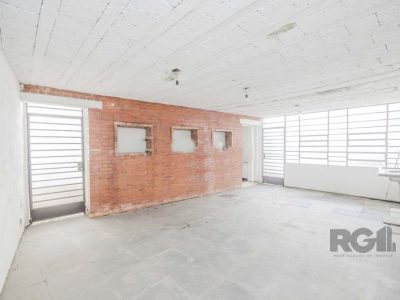 Casa à venda com 250m², 4 quartos, 1 suíte, 8 vagas no bairro Passo d'Areia em Porto Alegre - Foto 22