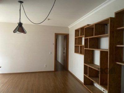 Apartamento à venda com 65m², 2 quartos, 1 suíte, 1 vaga no bairro Farroupilha em Porto Alegre - Foto 2