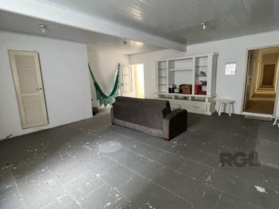 Casa à venda com 234m², 4 quartos, 1 vaga no bairro Petrópolis em Porto Alegre - Foto 3