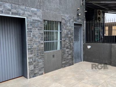 Casa à venda com 234m², 4 quartos, 1 vaga no bairro Petrópolis em Porto Alegre - Foto 2