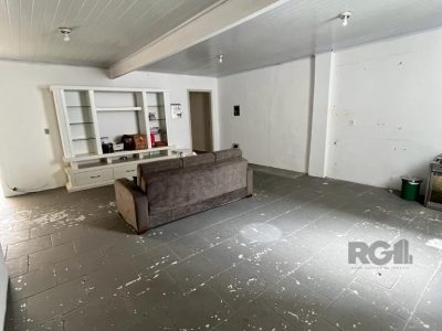 Casa à venda com 234m², 4 quartos, 1 vaga no bairro Petrópolis em Porto Alegre - Foto 4