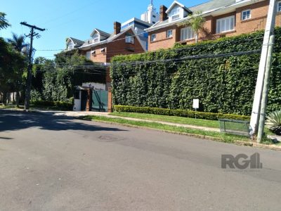 Casa Condominio à venda com 222m², 3 quartos, 1 suíte, 3 vagas no bairro Três Figueiras em Porto Alegre - Foto 2