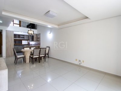 Casa à venda com 204m², 3 quartos, 3 suítes, 2 vagas no bairro Ipanema em Porto Alegre - Foto 15