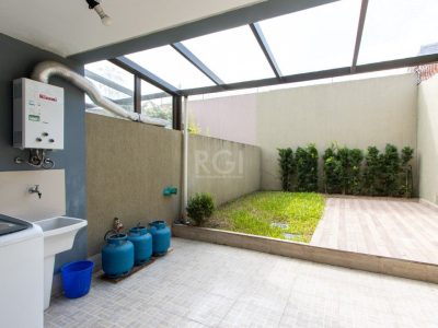 Casa à venda com 204m², 3 quartos, 3 suítes, 2 vagas no bairro Ipanema em Porto Alegre - Foto 16