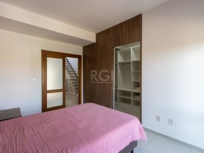 Casa à venda com 204m², 3 quartos, 3 suítes, 2 vagas no bairro Ipanema em Porto Alegre - Foto 29