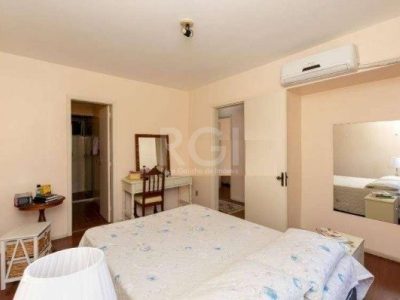 Apartamento à venda com 97m², 3 quartos, 1 suíte, 1 vaga no bairro Petrópolis em Porto Alegre - Foto 11