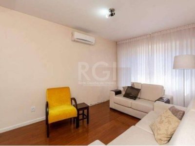 Apartamento à venda com 97m², 3 quartos, 1 suíte, 1 vaga no bairro Petrópolis em Porto Alegre - Foto 2