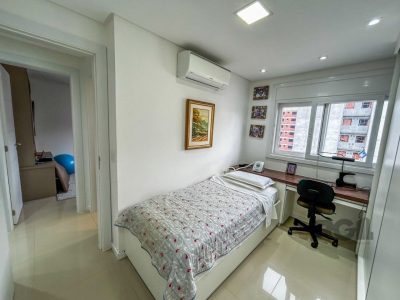 Apartamento à venda com 95m², 3 quartos, 1 suíte, 2 vagas no bairro Tristeza em Porto Alegre - Foto 17