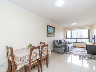 Apartamento à venda com 72m², 2 quartos, 1 suíte, 2 vagas no bairro Passo d'Areia em Porto Alegre - Foto 2