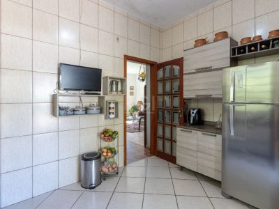 Casa à venda com 250m², 3 quartos, 1 suíte, 3 vagas no bairro Tristeza em Porto Alegre - Foto 25