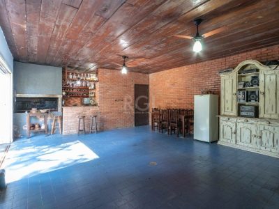 Casa à venda com 250m², 3 quartos, 1 suíte, 3 vagas no bairro Tristeza em Porto Alegre - Foto 33