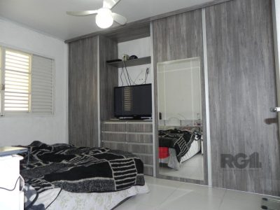 Casa à venda com 259m², 7 quartos, 1 vaga no bairro Glória em Porto Alegre - Foto 26