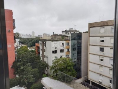 Apartamento à venda com 155m², 3 quartos, 1 suíte, 1 vaga no bairro Independência em Porto Alegre - Foto 10