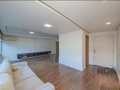 Apartamento à venda com 131m², 3 quartos, 1 suíte, 1 vaga no bairro Bela Vista em Porto Alegre - Foto 2