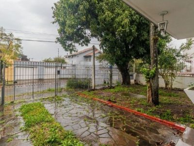 Casa à venda com 189m², 4 quartos, 5 vagas no bairro São Sebastião em Porto Alegre - Foto 2