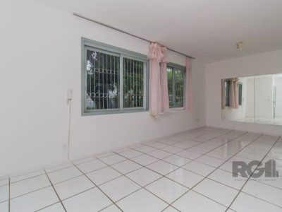 Casa à venda com 189m², 4 quartos, 5 vagas no bairro São Sebastião em Porto Alegre - Foto 4