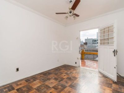 Casa à venda com 240m², 3 quartos, 1 suíte, 3 vagas no bairro Santana em Porto Alegre - Foto 6