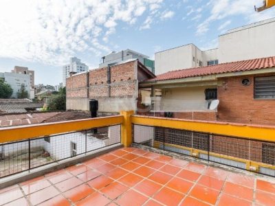 Casa à venda com 240m², 3 quartos, 1 suíte, 3 vagas no bairro Santana em Porto Alegre - Foto 9